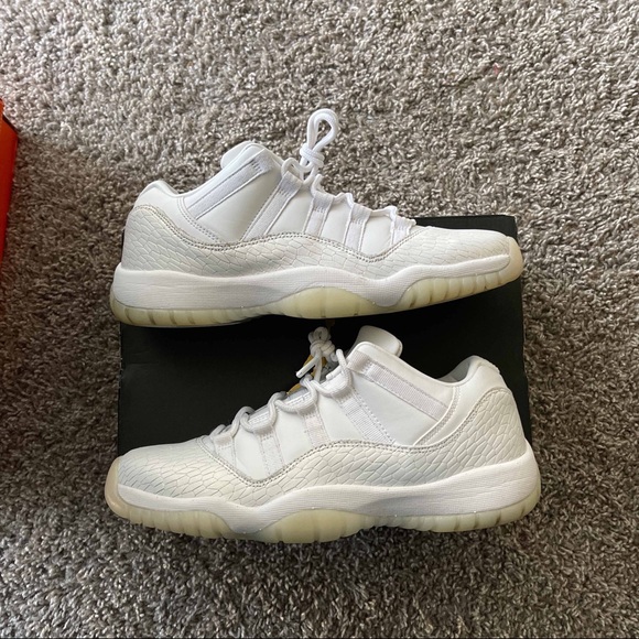 Air Jordan 11 Low GS Frost White (Heiress) - Picture 2 of 10